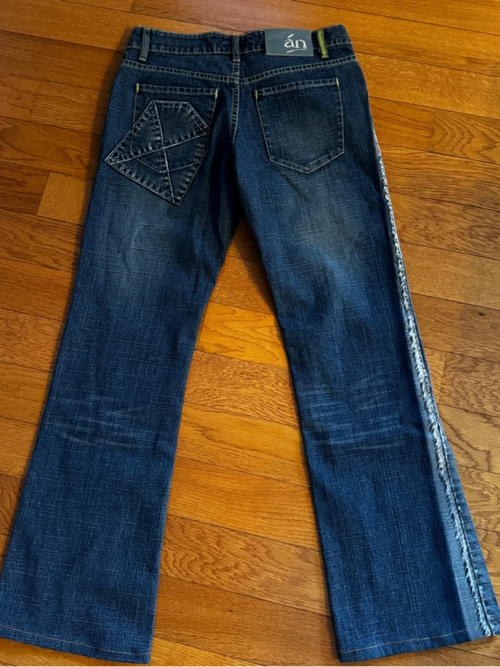 ‘An jeans- Chic one-of-a-kind Women’s Blue Wash Designer Jeans - Picture 5 of 10